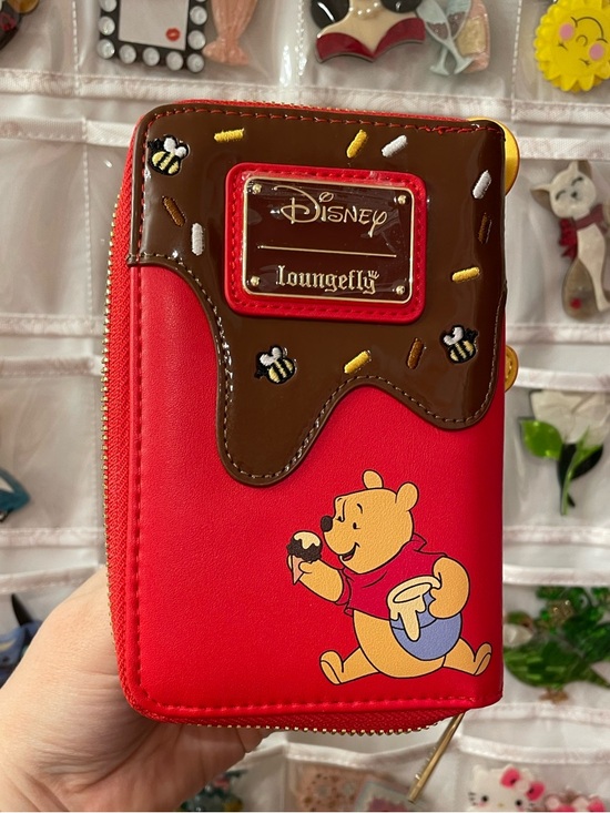 Loungefly Exclusive - Winnie the Pooh Ice Cream Zip Around Wallet - Picture 7 of 9